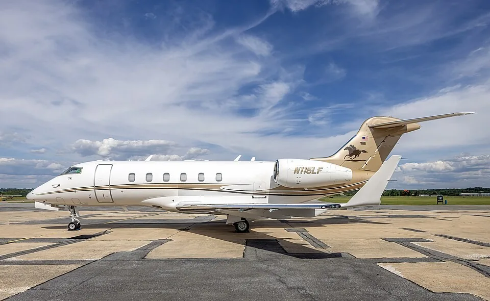Challenger 300 exterior — representative aircraft